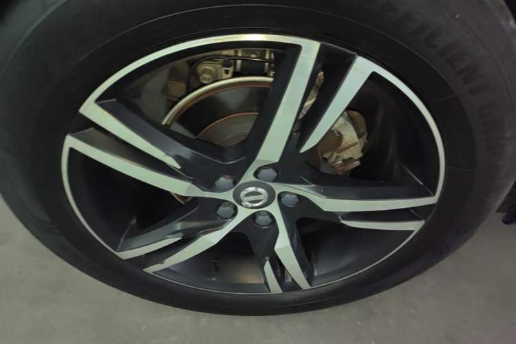 Used Volvo XC60 2018 T5 4x4 Smart & Sporty Edition Right Rear Wheel Hub