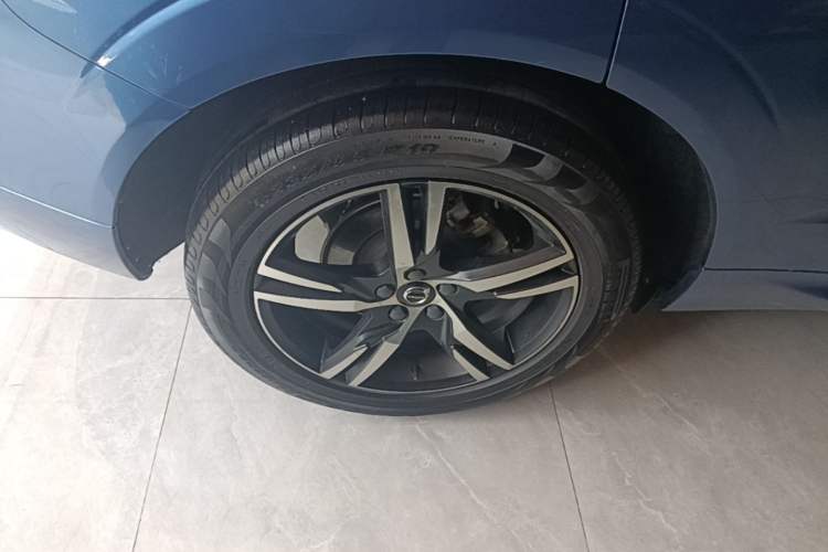 Used Volvo XC60 2018 T5 4x4 Zhiya Sport Edition Right Rear Wheel Hub