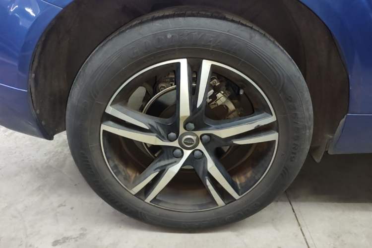 Used Volvo XC60 2018 T5 4x4 Smart & Sporty Edition Right Rear Wheel Hub