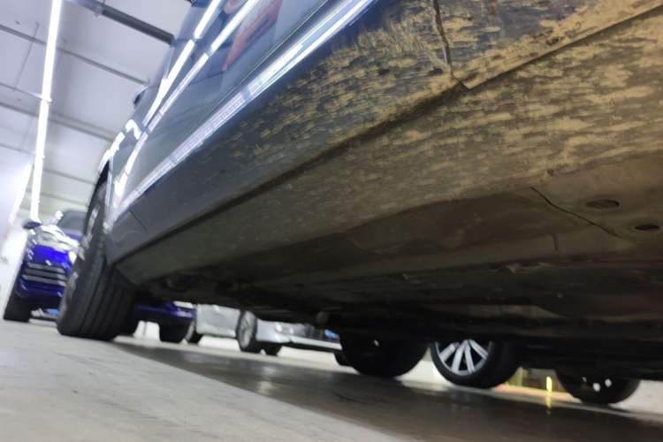 Used Volvo XC60 2018 T5 4x4 Smart & Sporty Edition Right Side Sill