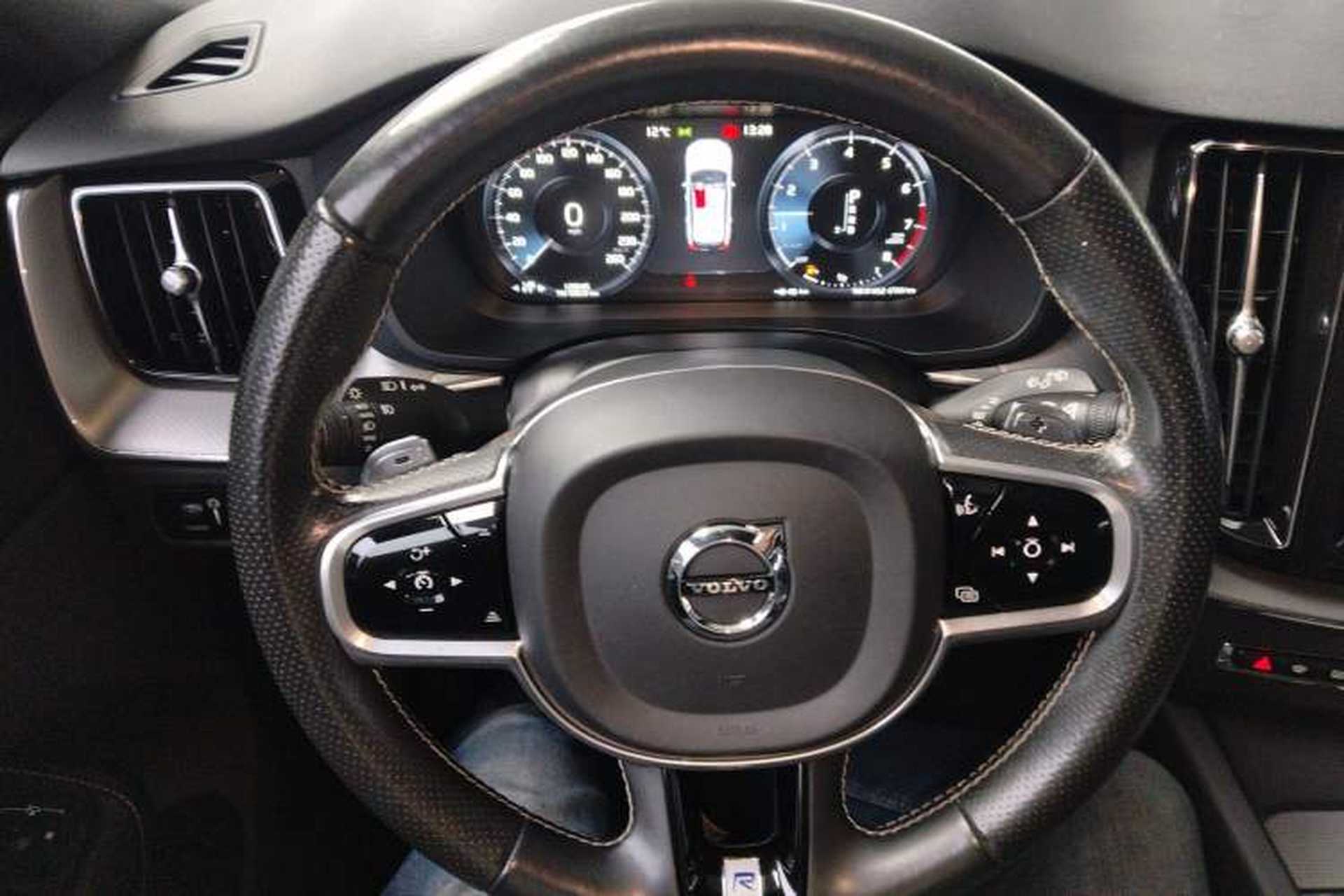 Used Volvo XC60 2018 T5 4x4 Smart & Sporty Edition Steering Wheel