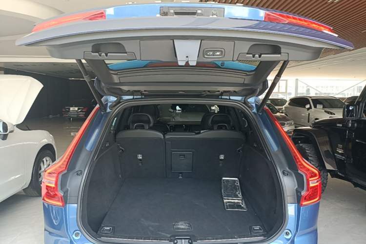 Used Volvo XC60 2018 T5 4x4 Zhiya Sport Edition Trunk