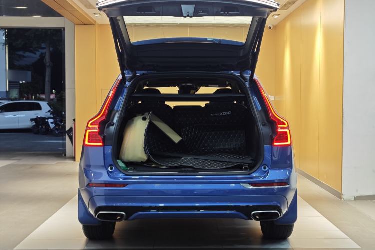 Used Volvo XC60 2018 T5 4x4 Smart & Sporty Edition Trunk