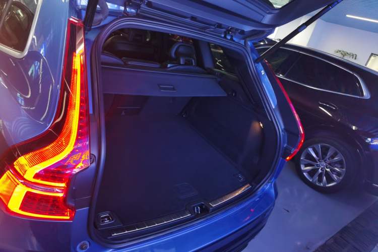 Used Volvo XC60 2018 T5 4x4 Smart & Sporty Edition Trunk