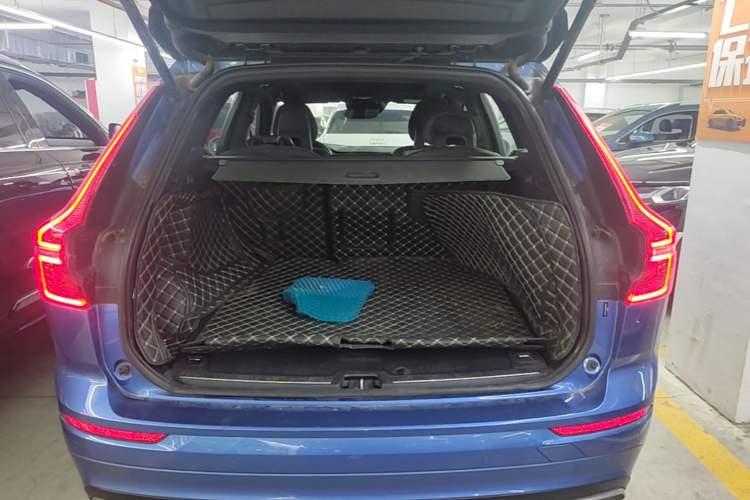 Used Volvo XC60 2018 T5 4x4 Smart & Sporty Edition Trunk