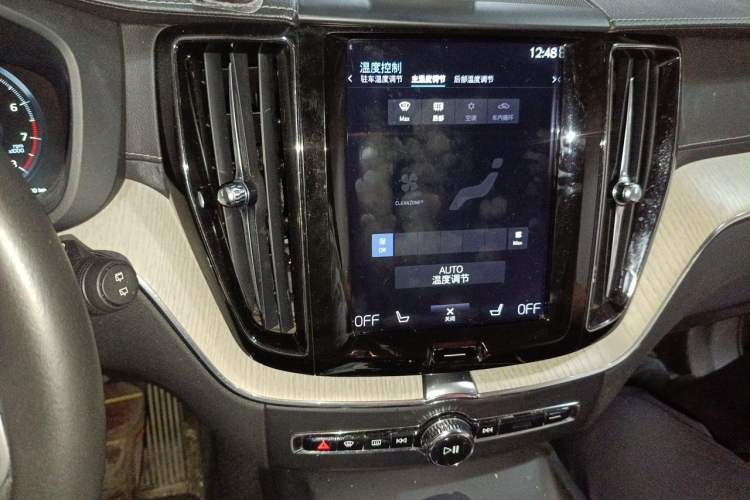 Used Volvo XC60 2018 T5 4x4 Zhiya Luxury Edition Audio And AC Panel