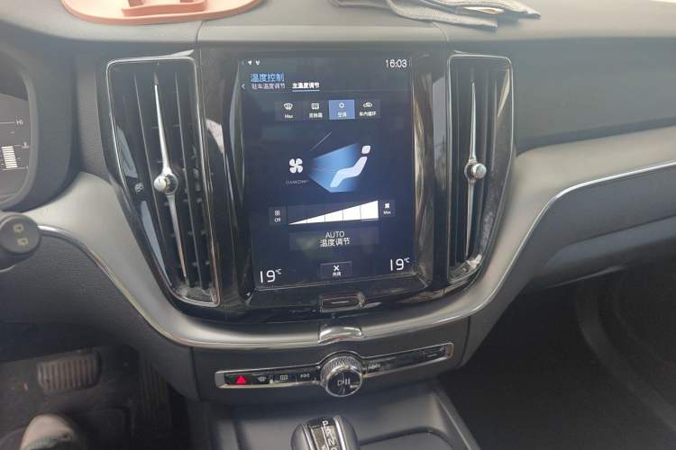 Used Volvo XC60 2018 T5 4x4 Zhiyi Edition Audio And AC Panel
