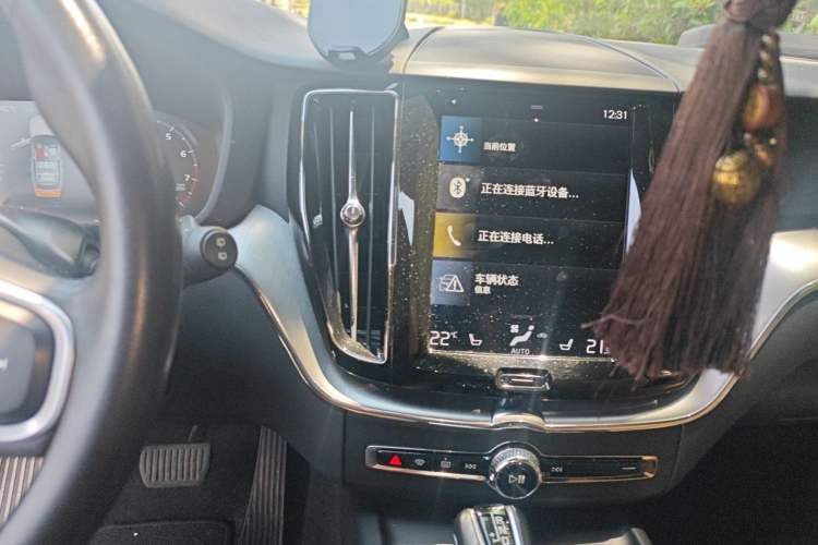 Used Volvo XC60 2018 T5 4x4 Smart Edition Audio And AC Panel