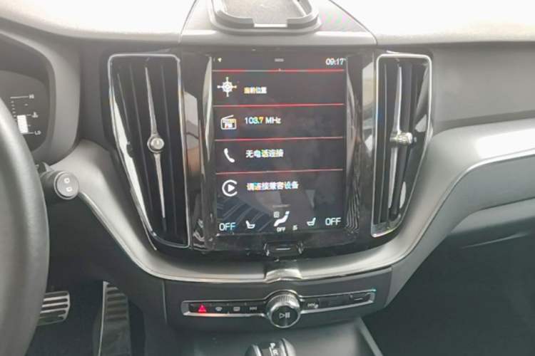 Used Volvo XC60 2018 T5 4x4 Smart Edition Audio And AC Panel