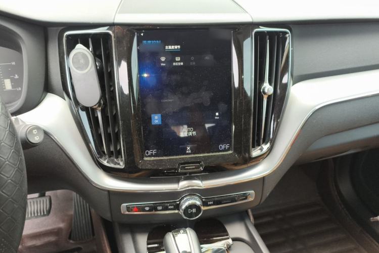 Used Volvo XC60 2018 T5 4x4 Zhiyi Edition Audio And AC Panel