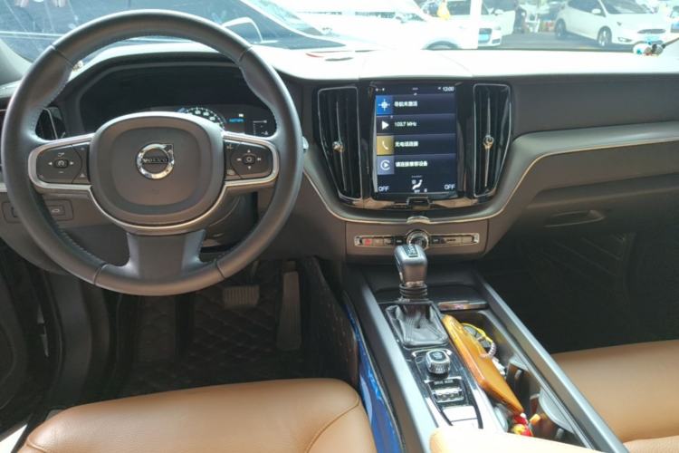 Used Volvo XC60 2018 T4 Zhiyi Edition Center Console