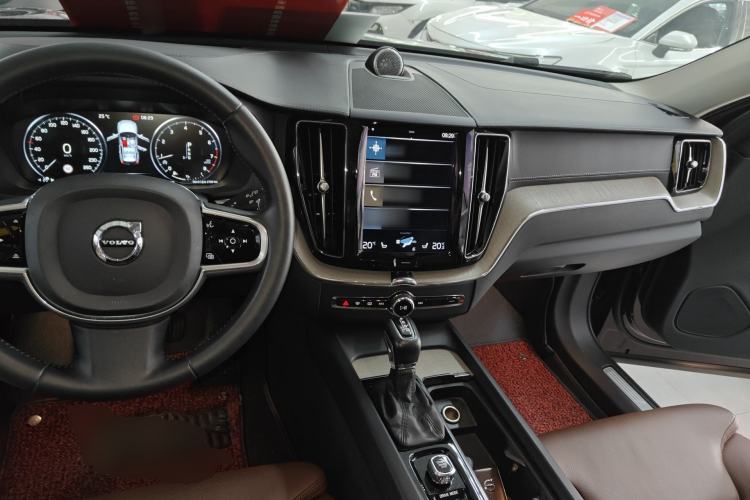 Used Volvo XC60 2018 T5 4x4 Zhiya Luxury Edition Center Console