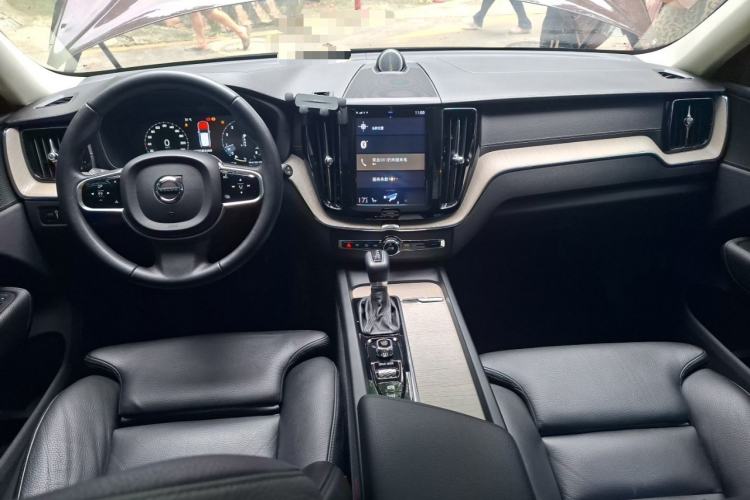 Used Volvo XC60 2018 T5 4x4 Zhiya Luxury Edition Center Console