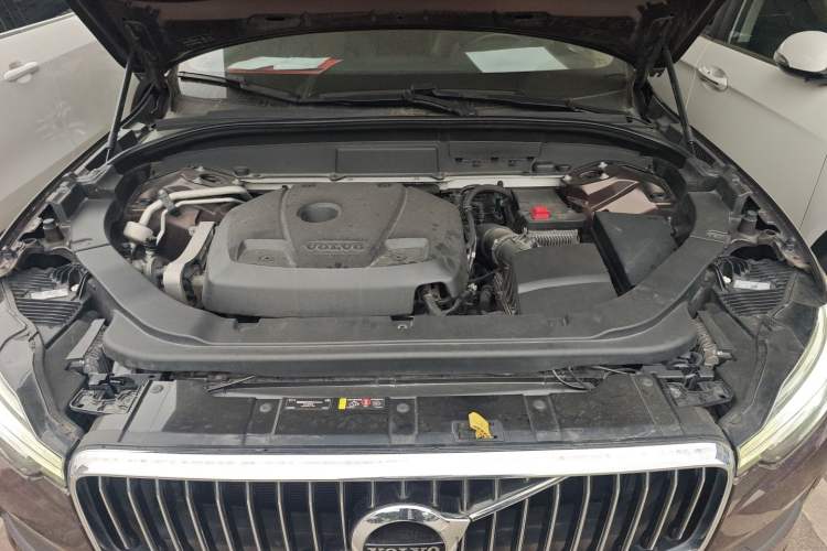 Used Volvo XC60 2018 T5 4x4 Zhiyi Edition Engine Bay