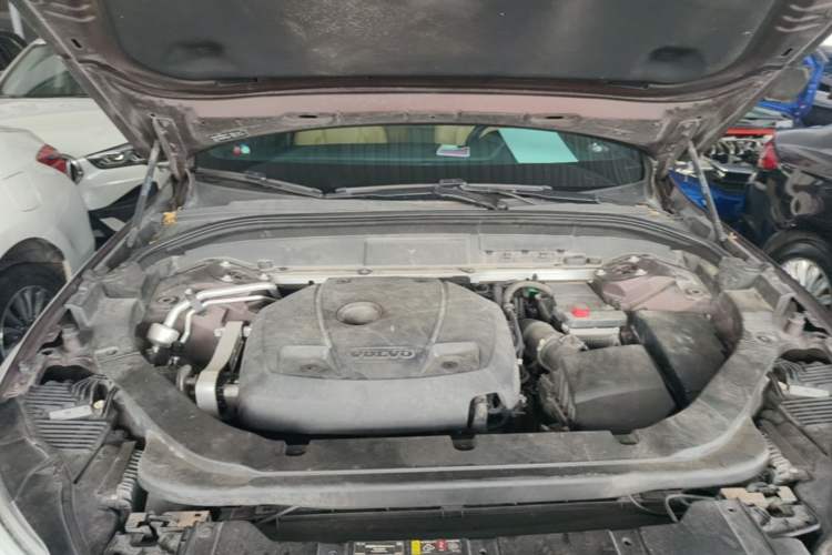 Used Volvo XC60 2018 T4 Zhiyi Edition Engine Bay