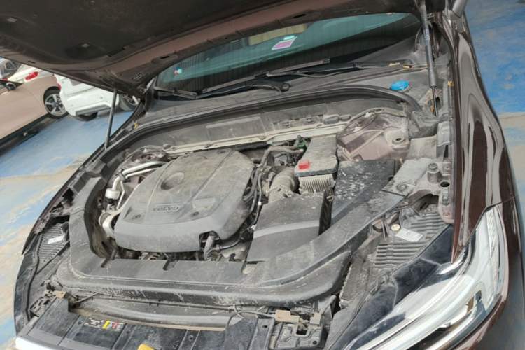Used Volvo XC60 2018 T4 Zhiyi Edition Engine Bay