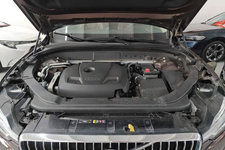 Used Volvo XC60 2018 T5 4x4 Zhiya Luxury Edition Engine Bay