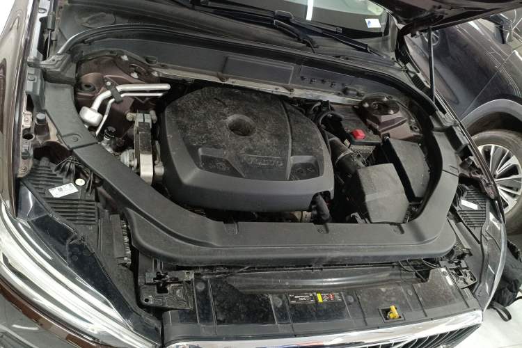 Used Volvo XC60 2018 T5 4x4 Zhiyi Edition Engine Bay