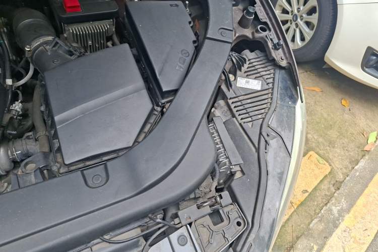 Used Volvo XC60 2018 T5 4x4 Zhiya Luxury Edition Engine Bay Left