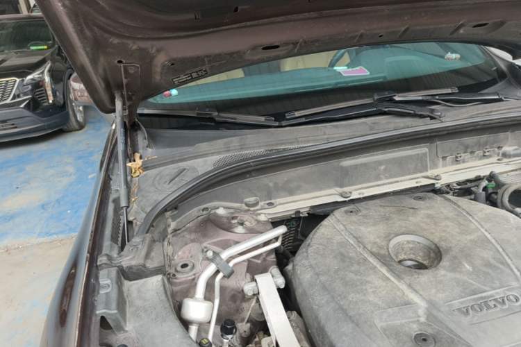 Used Volvo XC60 2018 T4 Zhiyi Edition Engine Bay Right