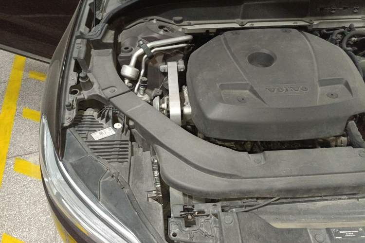Used Volvo XC60 2018 T5 4x4 Zhiya Luxury Edition Engine Bay Right