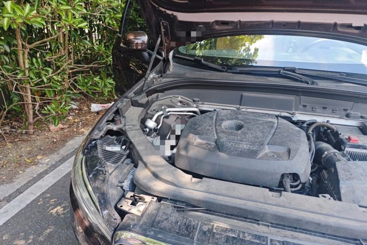 Used Volvo XC60 2018 T5 4x4 Smart Edition Engine Bay Right