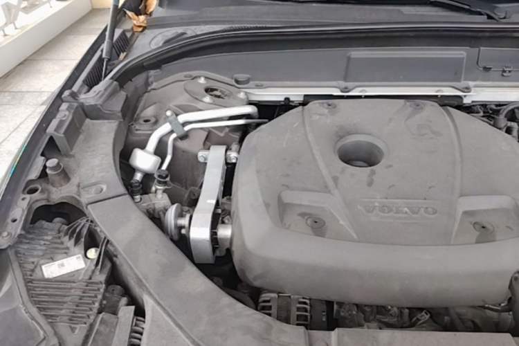 Used Volvo XC60 2018 T5 4x4 Smart Edition Engine Bay Right