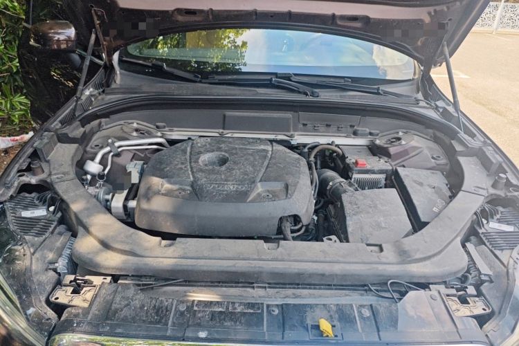 Used Volvo XC60 2018 T5 4x4 Smart Edition Engine Bay