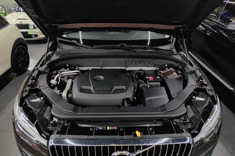 Used Volvo XC60 2018 T5 4x4 Zhiya Luxury Edition Engine Bay