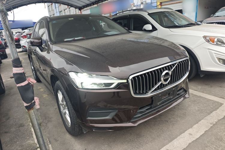 Used Volvo XC60 2018 T5 4x4 Zhiyi Edition Front Right 45 Deg