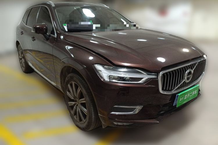 Used Volvo XC60 2018 T5 4x4 Zhiya Luxury Edition Front Right 45 Deg