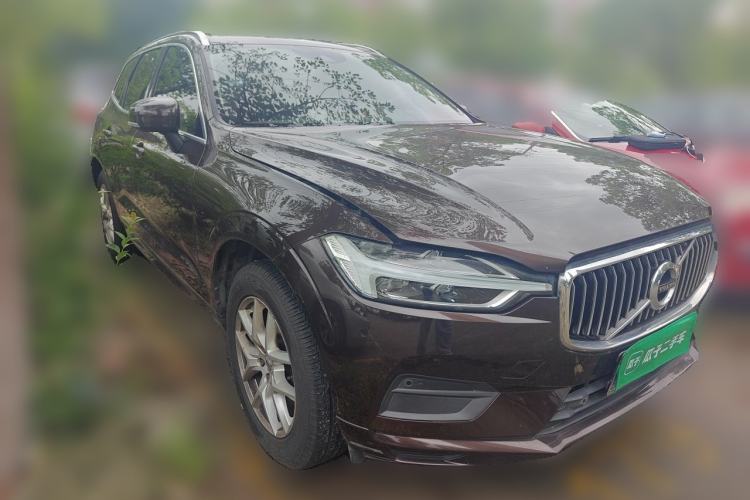 Used Volvo XC60 2018 T5 4x4 Zhiyi Edition Front Right 45 Deg