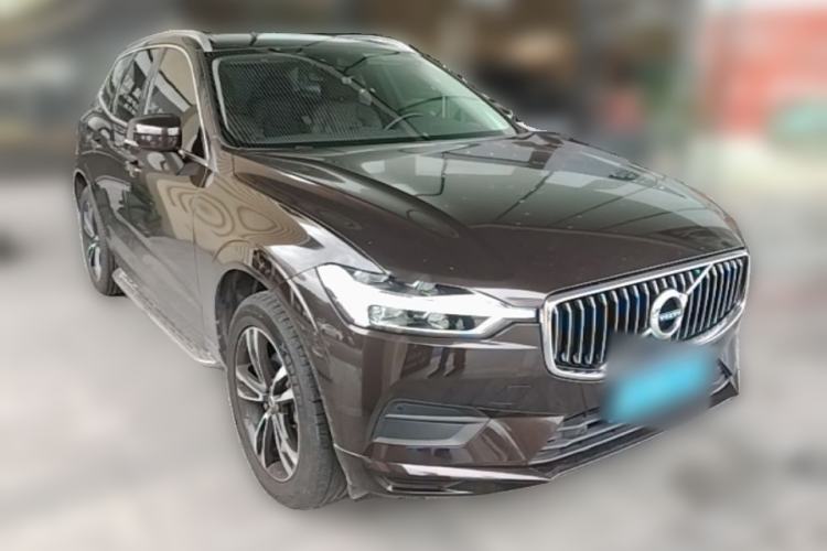 Used Volvo XC60 2018 T5 4x4 Smart Edition Front Right 45 Deg