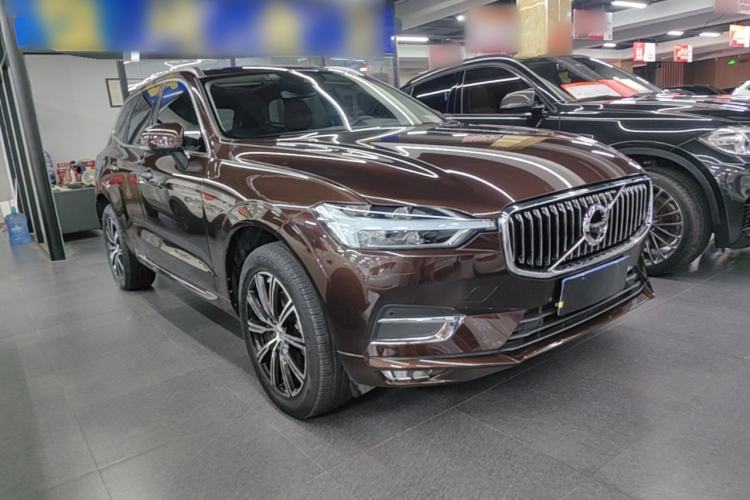 Used Volvo XC60 2018 T5 4x4 Zhiya Luxury Edition Front Right 45 Deg
