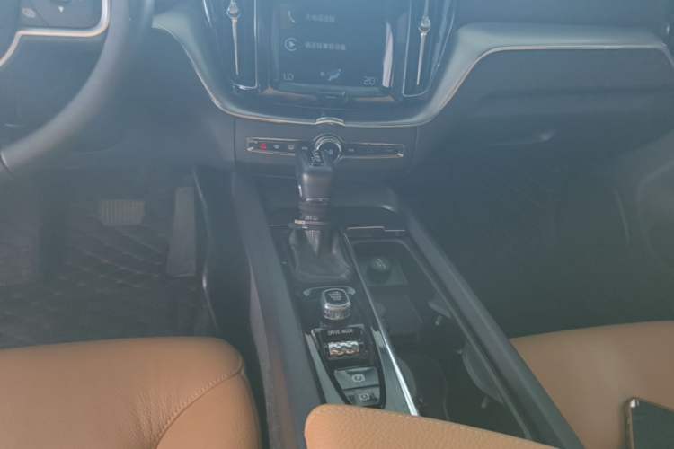 Used Volvo XC60 2018 T4 Zhiyi Edition Gear Lever