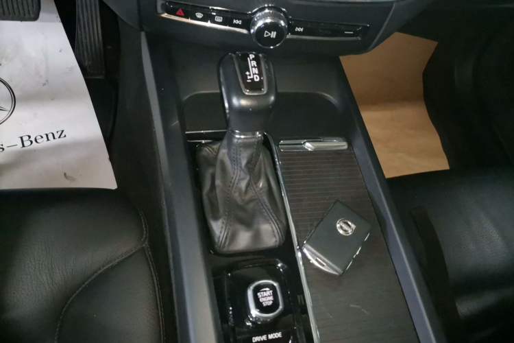 Used Volvo XC60 2018 T4 Zhiyi Edition Gear Lever