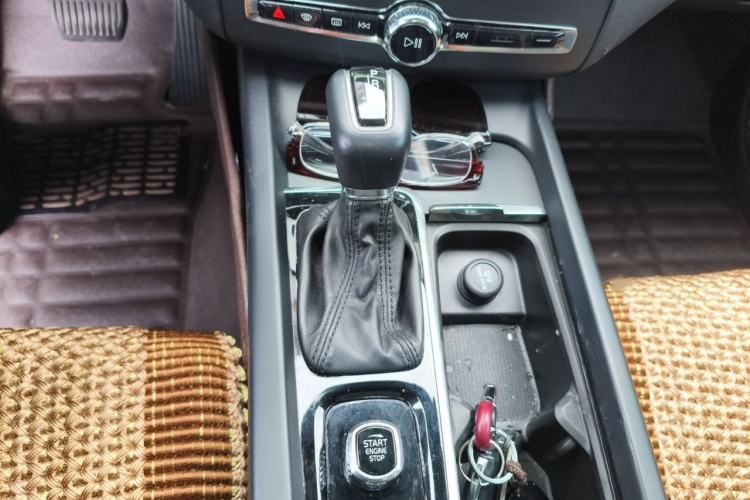 Used Volvo XC60 2018 T5 4x4 Zhiyi Edition Gear Lever