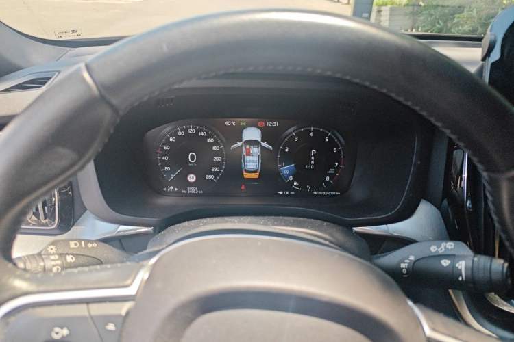 Used Volvo XC60 2018 T5 4x4 Smart Edition Instrument Cluster
