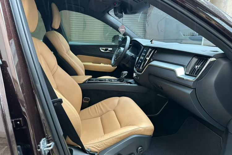 Used Volvo XC60 2018 T5 4x4 Zhiyi Edition Interior 2