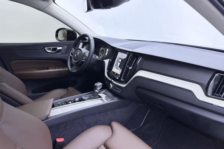 Used Volvo XC60 2018 T5 4x4 Zhiya Luxury Edition Interior 2