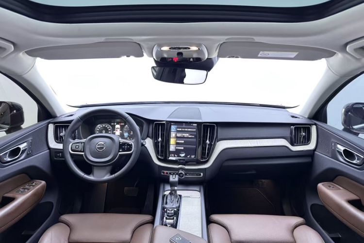 Used Volvo XC60 2018 T5 4x4 Zhiya Luxury Edition Interior 4