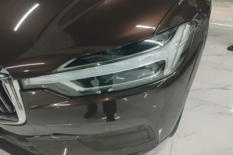Used Volvo XC60 2018 T5 4x4 Smart Edition Left Front Headlight