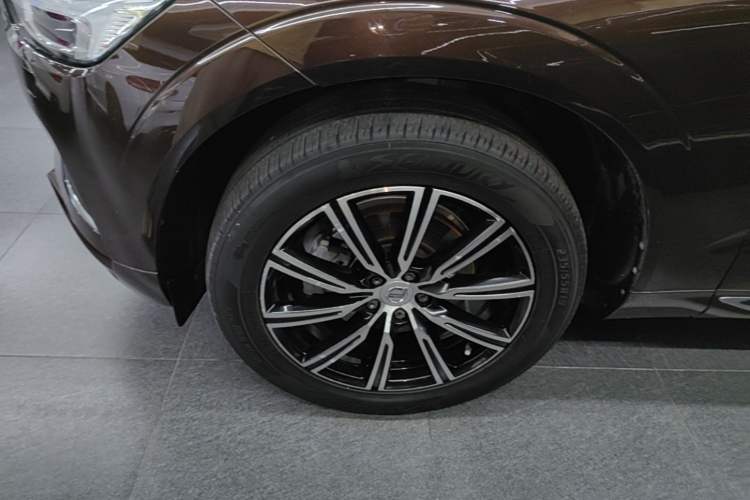 Used Volvo XC60 2018 T5 4x4 Zhiya Luxury Edition Left Front Wheel Hub