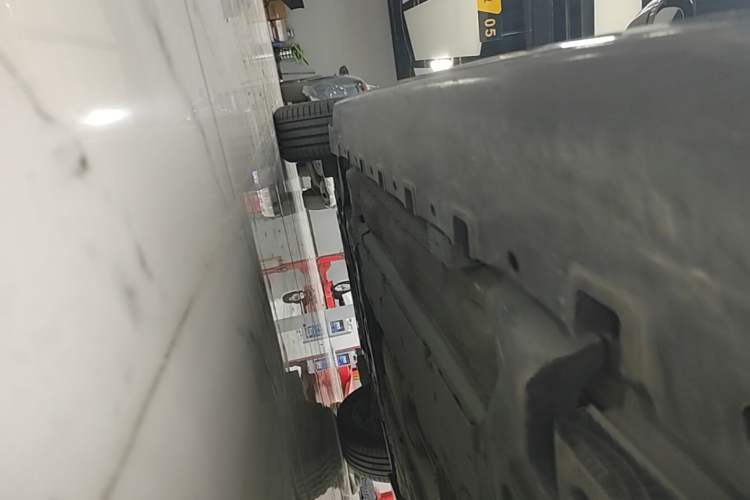 Used Volvo XC60 2018 T5 4x4 Smart Edition Left Side Sill