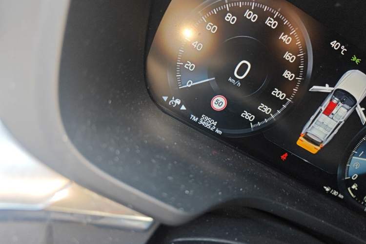 Used Volvo XC60 2018 T5 4x4 Smart Edition Odometer Close Up