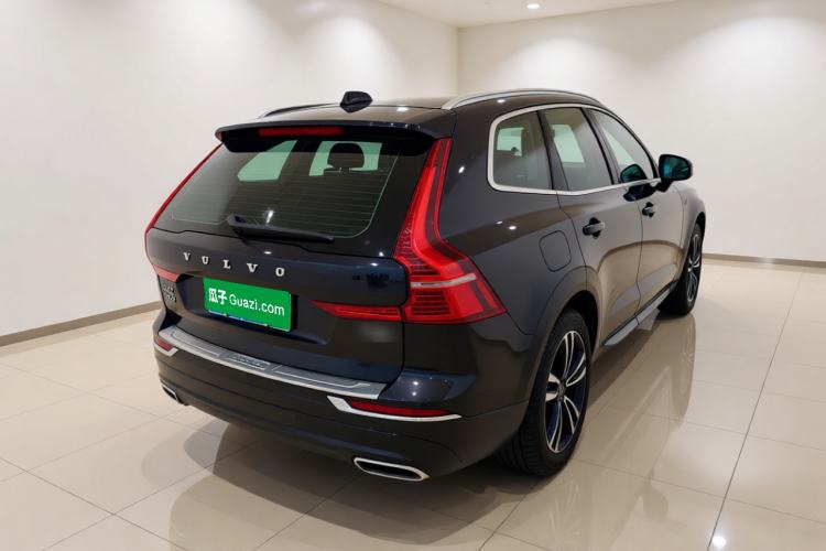 Used Volvo XC60 2018 T5 4x4 Smart Edition Rear Right 45 Deg