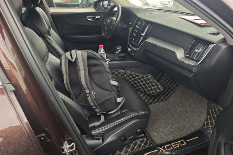 Used Volvo XC60 2018 T5 4x4 Zhiyi Edition Right Front Seat