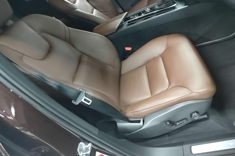 Used Volvo XC60 2018 T5 4x4 Smart Edition Right Front Seat