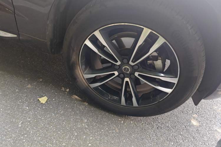 Used Volvo XC60 2018 T5 4x4 Smart Edition Right Front Wheel Hub