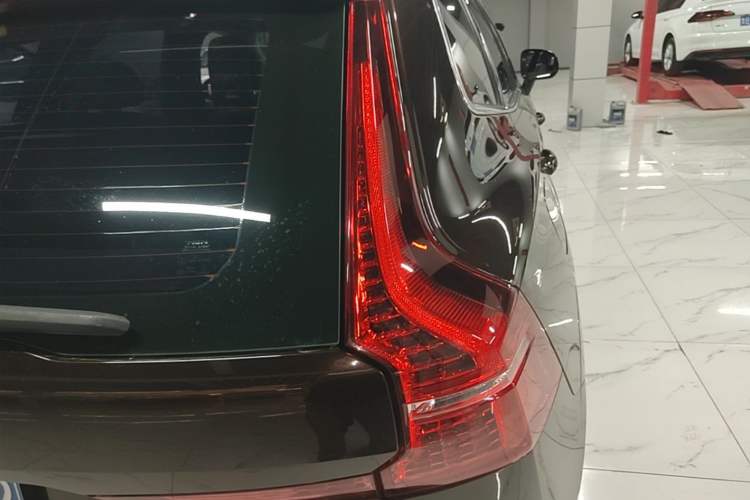 Used Volvo XC60 2018 T5 4x4 Smart Edition Right Rear Taillight